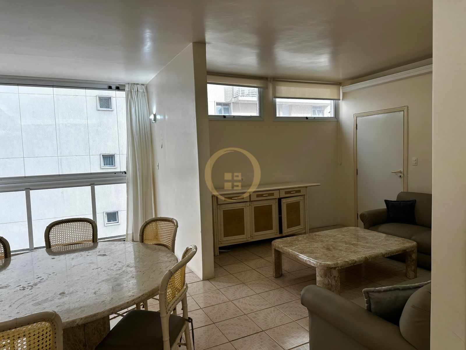 Apartamento na Praia das Pitangueiras, Guarujá - SP