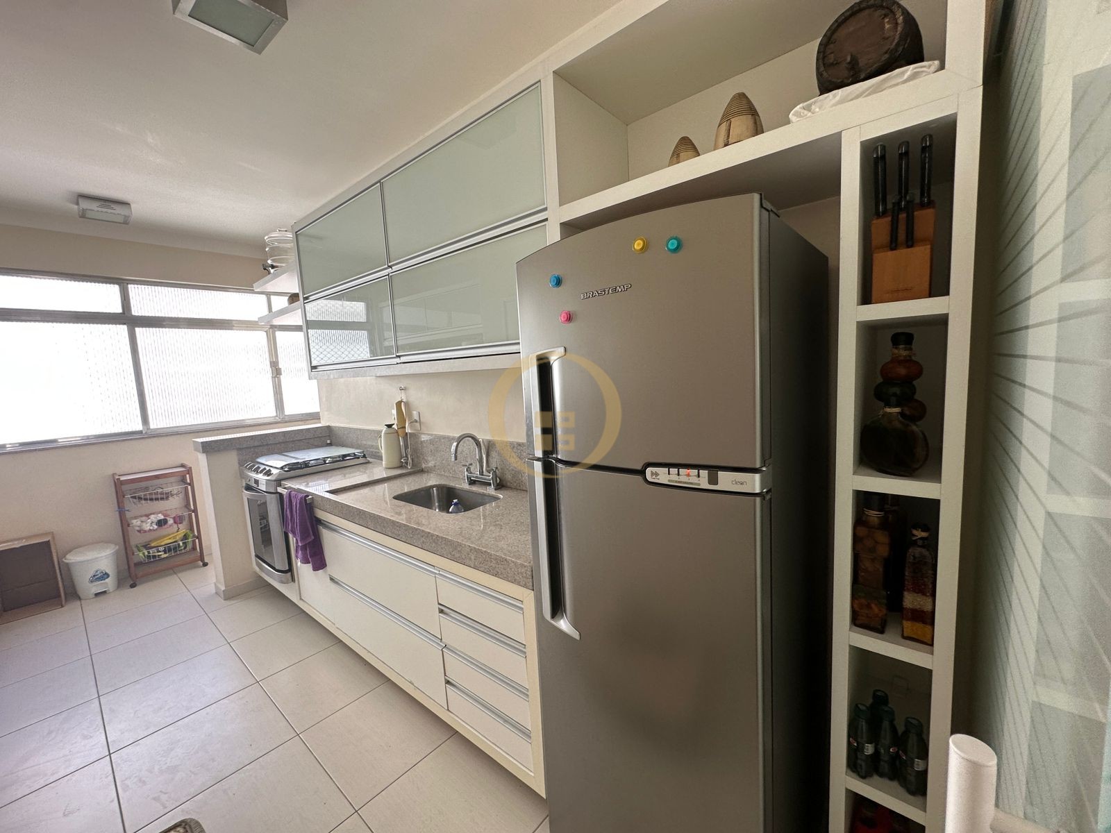 Apartamento na Praia das Pitangueiras, Guarujá - SP