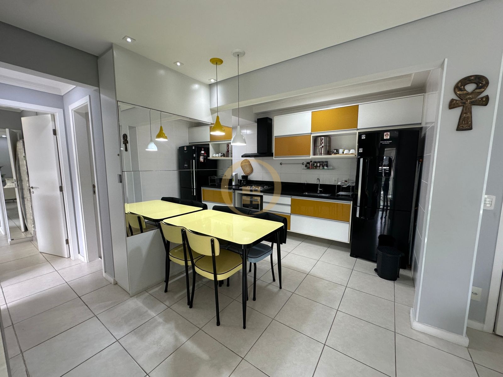Apartamento na Praia das Pitangueiras, Guarujá - SP