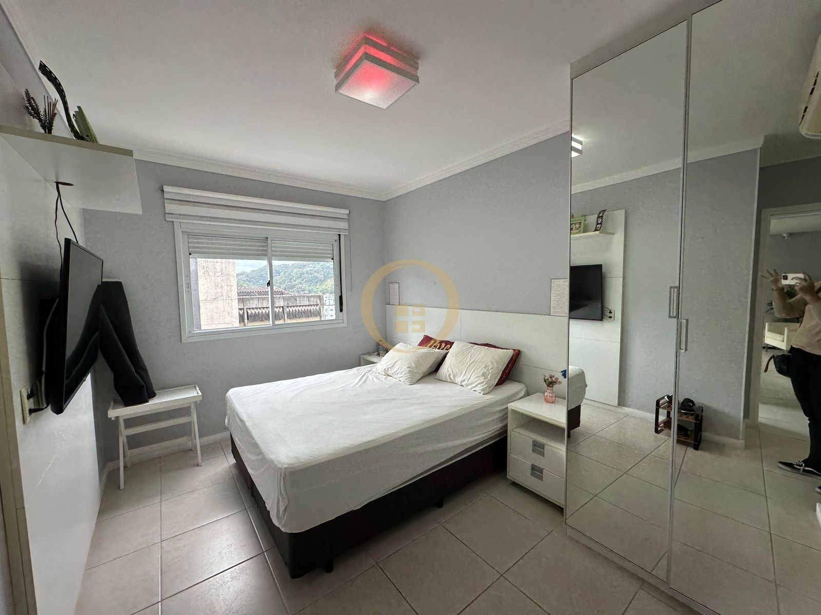 Apartamento na Praia das Pitangueiras, Guarujá - SP