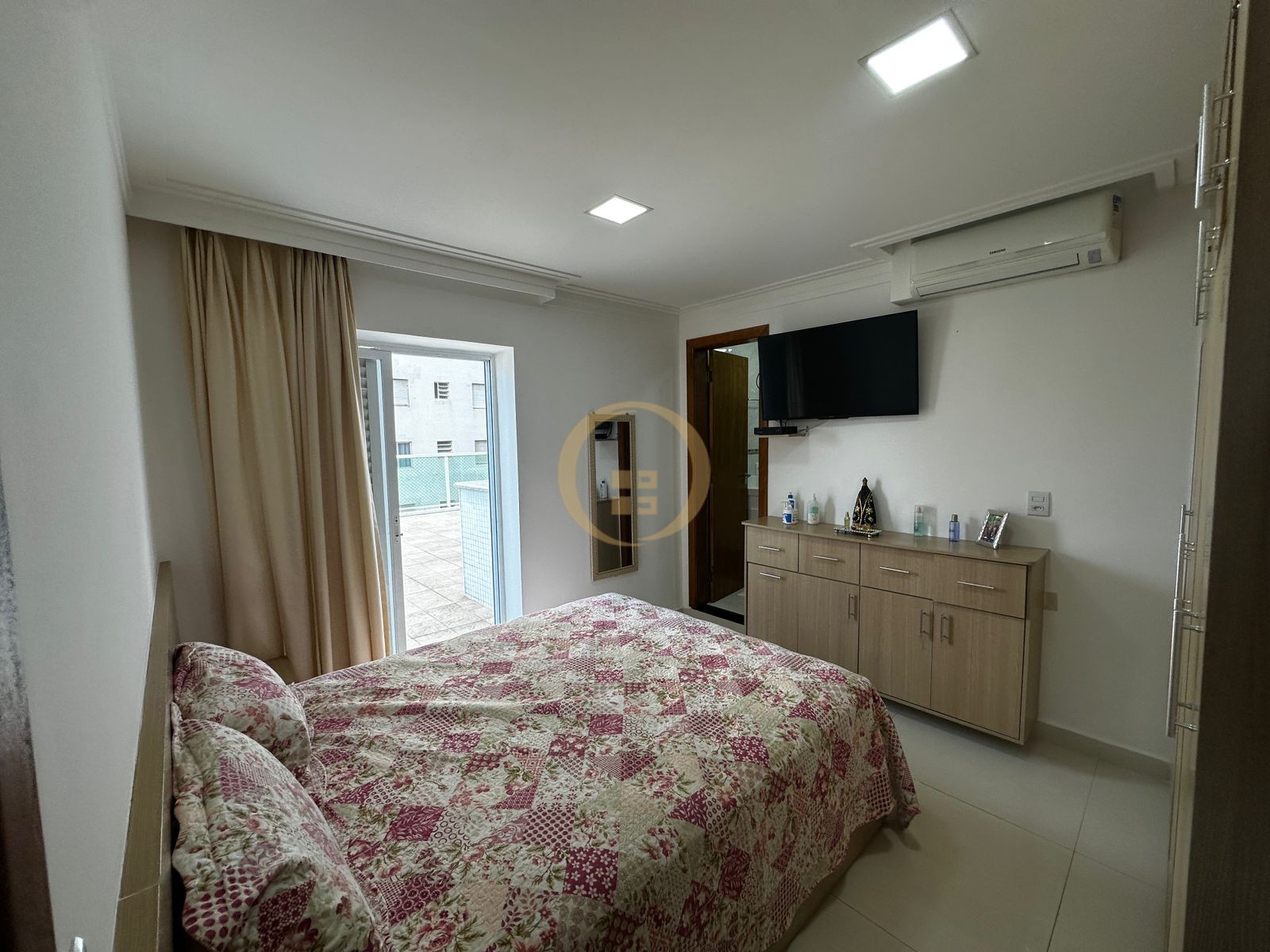 Apartamento Frente ao Mar-3-dormitorios-Pitangueiras