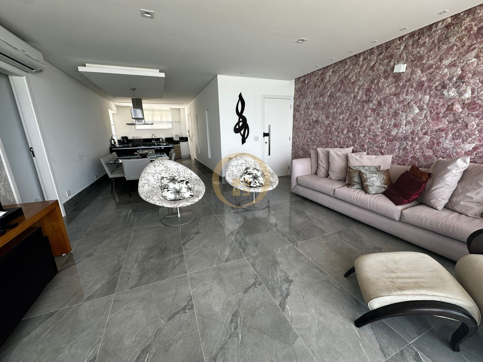 Apartamento Frente ao Mar nas Pitangueiras, Guarujá - SP