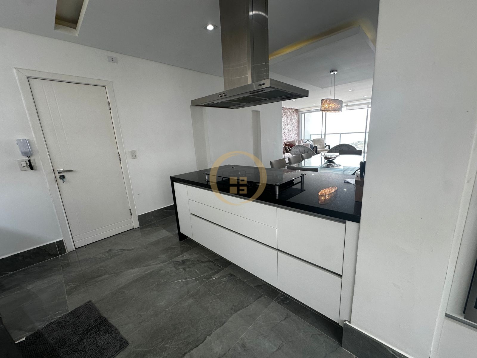 Apartamento Frente ao Mar nas Pitangueiras, Guarujá - SP