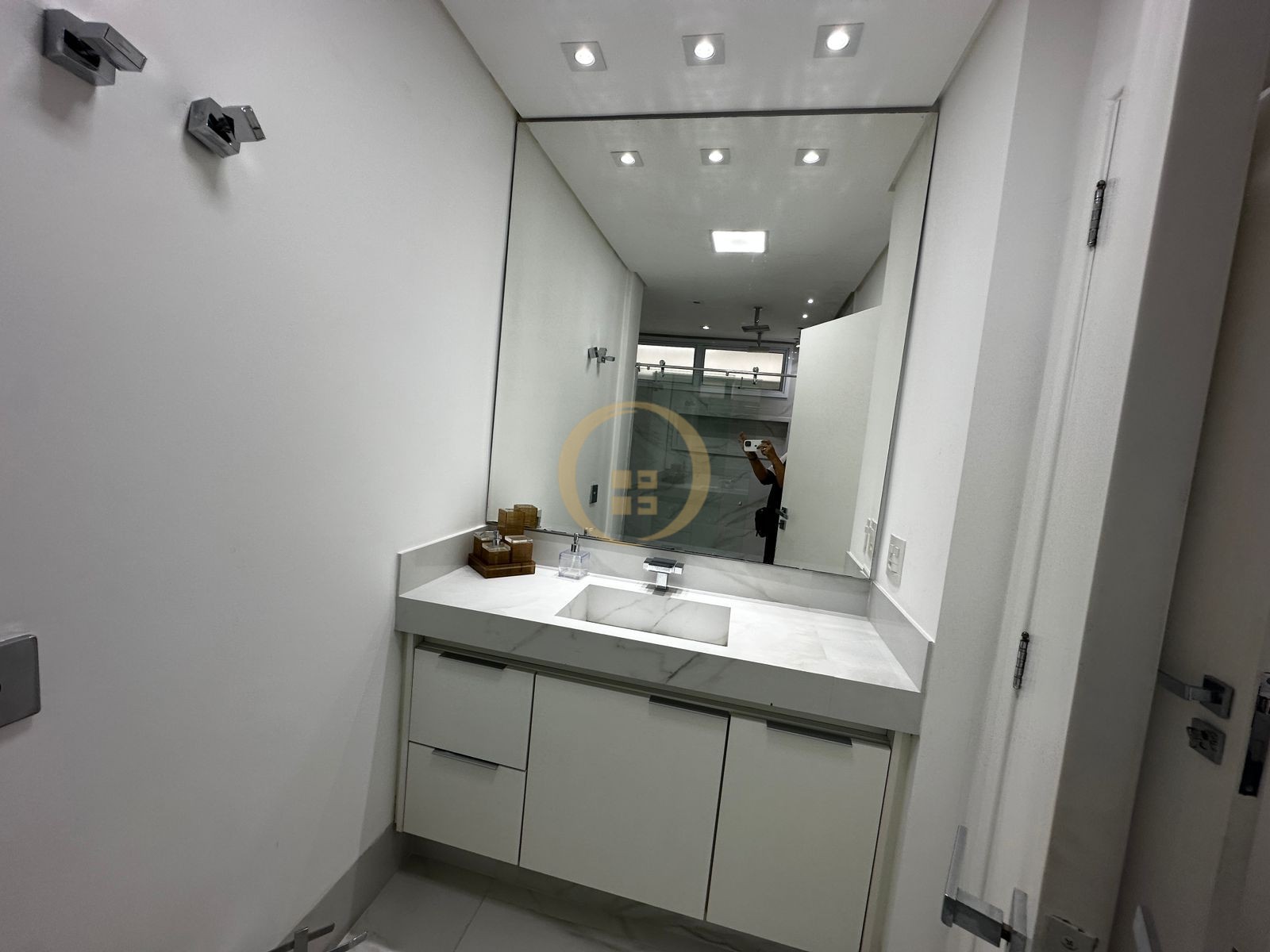 Apartamento Frente ao Mar nas Pitangueiras, Guarujá - SP