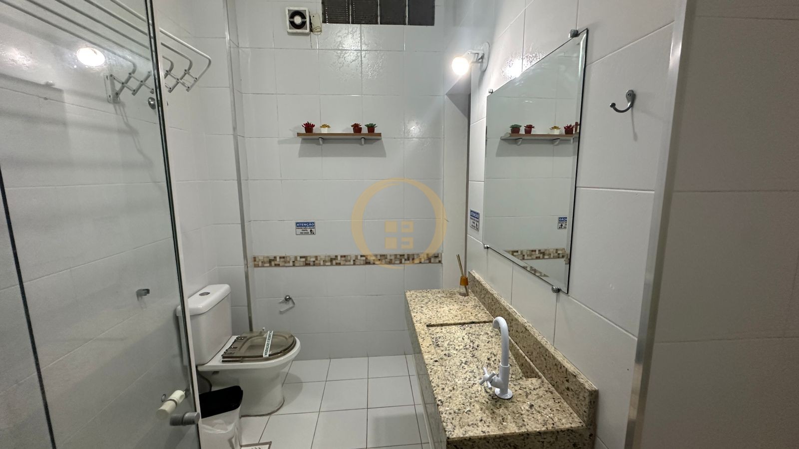 Apartamento na Praia das Pitangueiras, Guarujá - SP