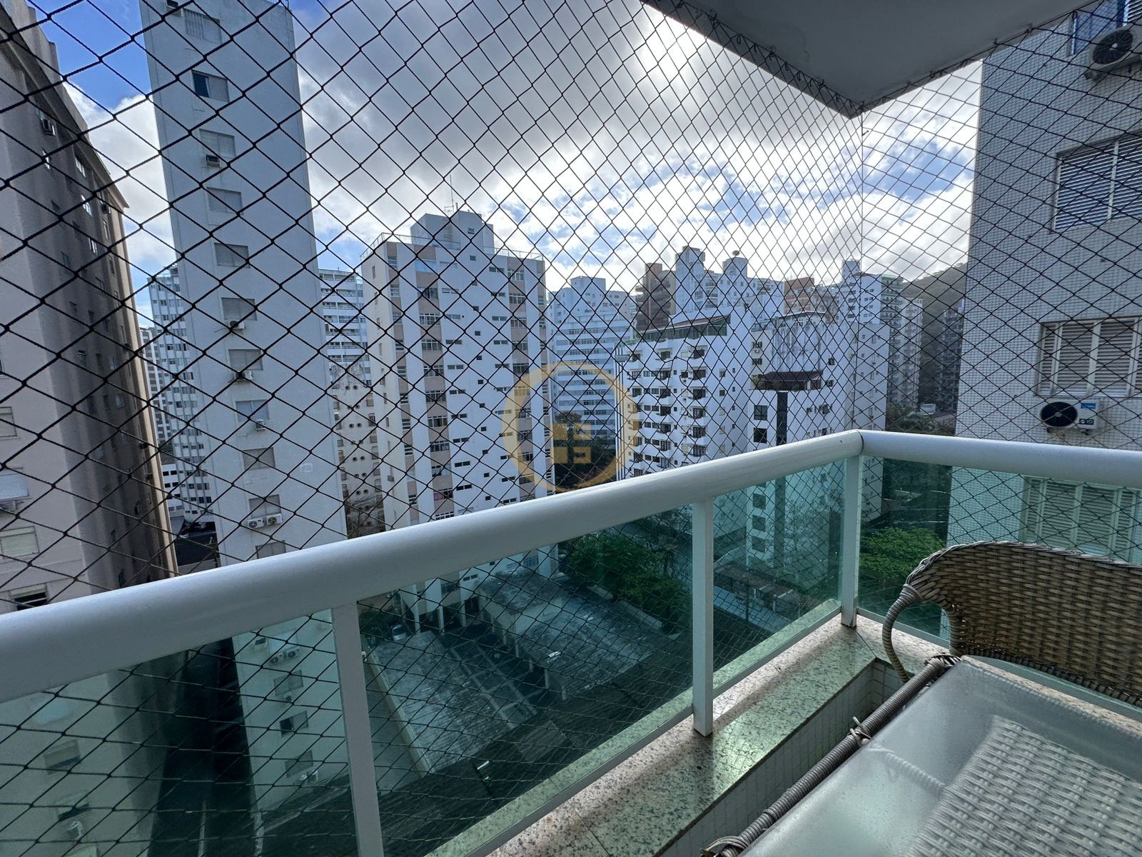 Apartamento na Praia das Pitangueiras, Guarujá - SP