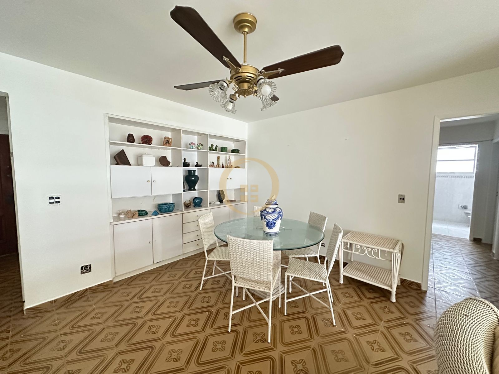Apartamento na Praia das Pitangueiras, Guarujá - SP