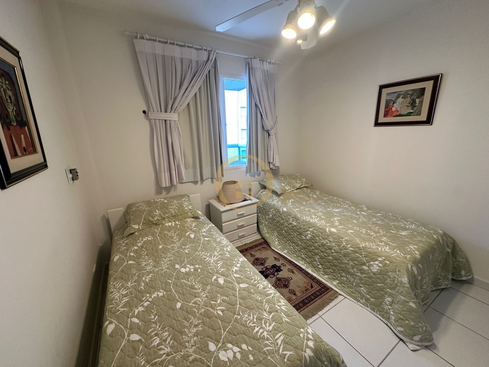 Apartamento na Praia das Pitangueiras, Guarujá - SP