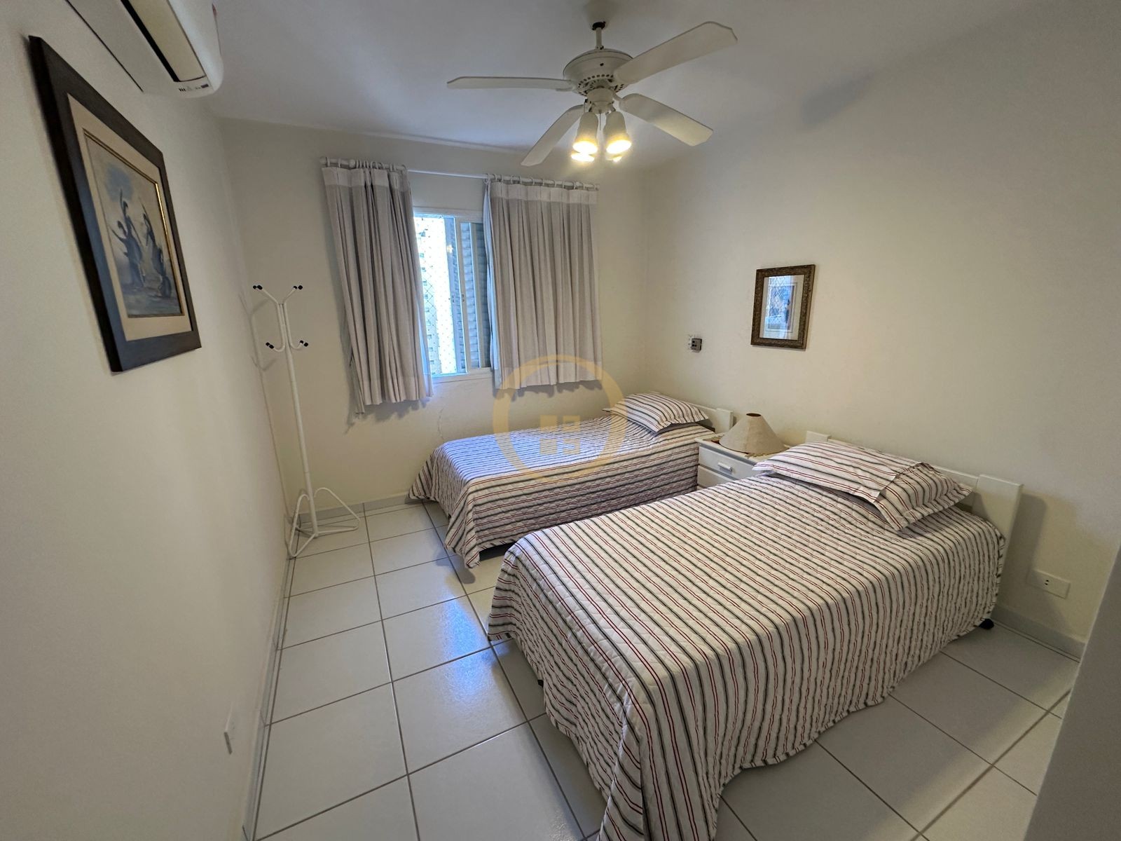 Apartamento na Praia das Pitangueiras, Guarujá - SP