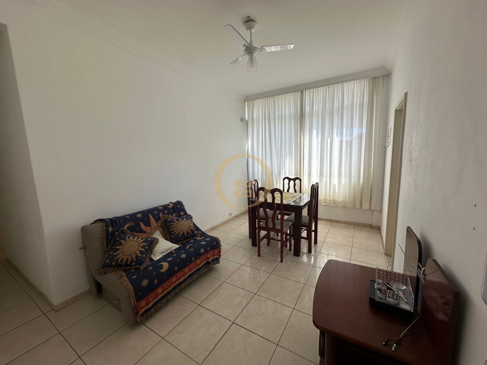 Apartamento na Praia das Pitangueiras, Guarujá - SP