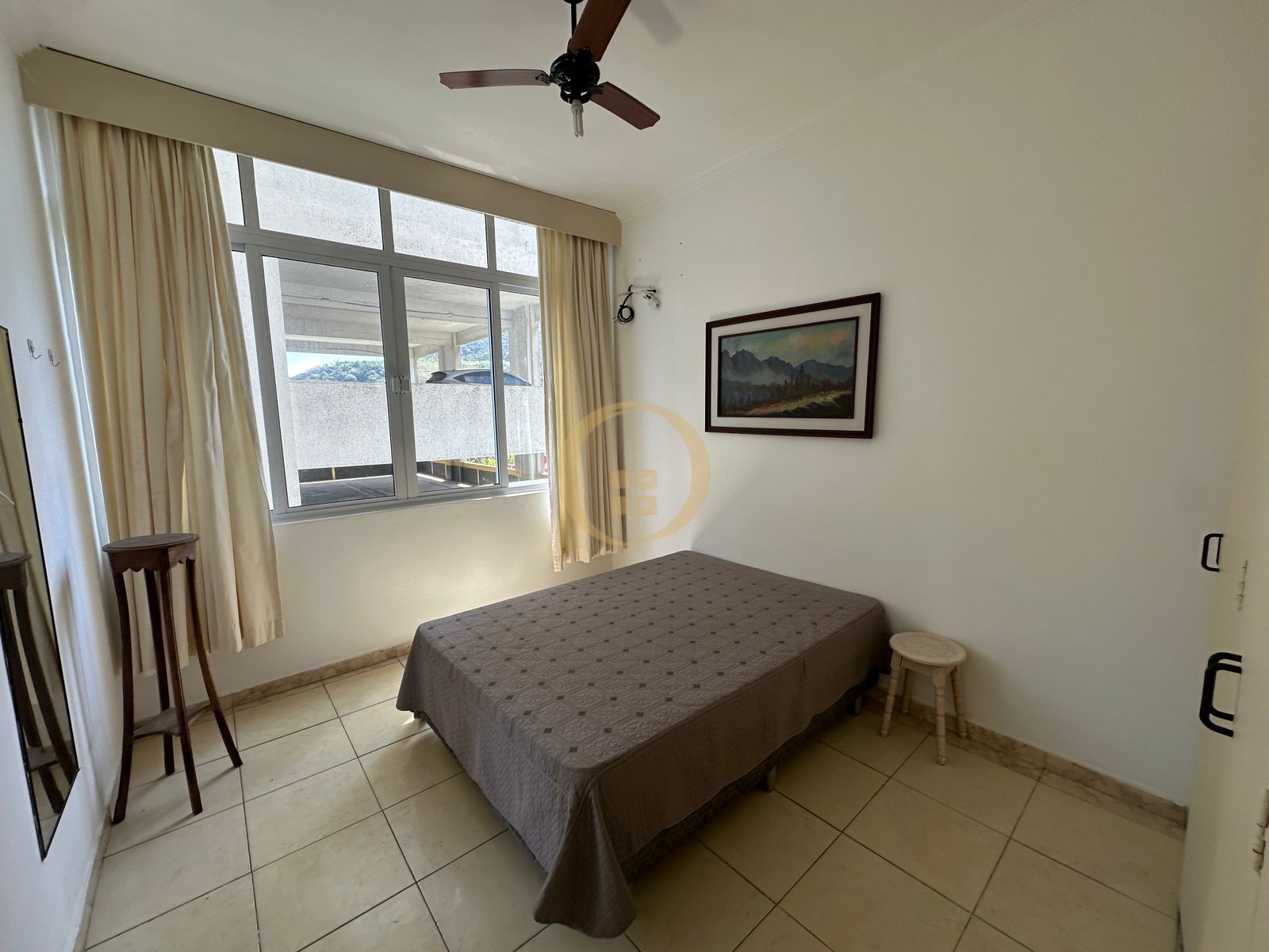 Apartamento na Praia das Pitangueiras, Guarujá - SP