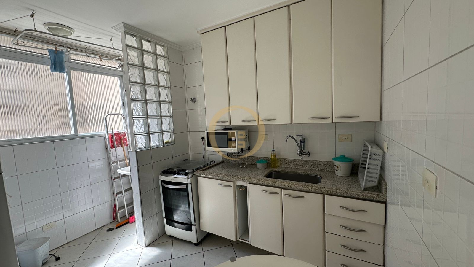 Apartamento na Praia das Pitangueiras, Guarujá - SP