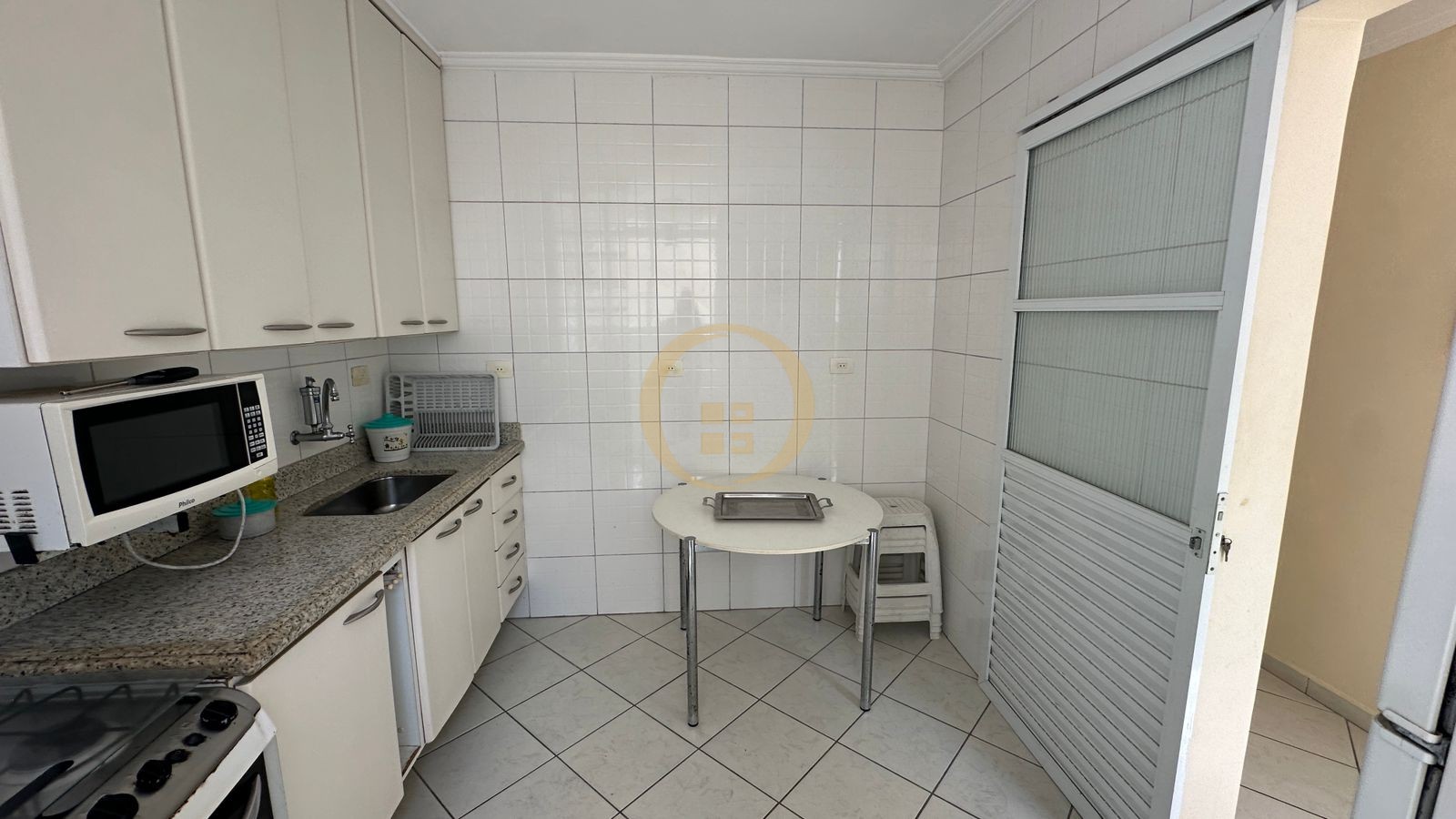 Apartamento na Praia das Pitangueiras, Guarujá - SP