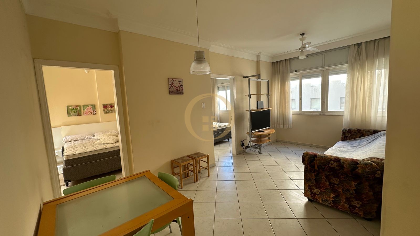 Apartamento na Praia das Pitangueiras, Guarujá - SP