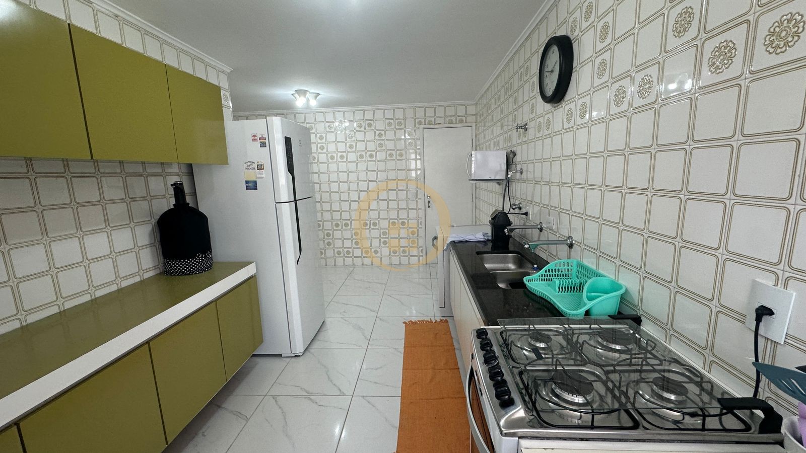 Apartamento na Praia das Pitangueiras, Guarujá - SP
