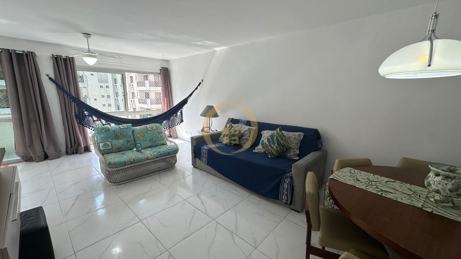 Apartamento na Praia das Pitangueiras, Guarujá - SP