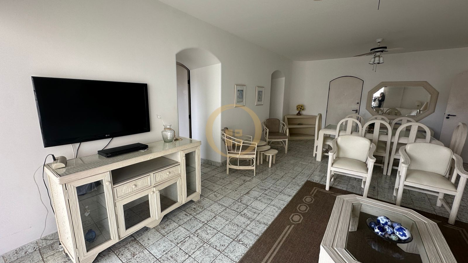 Apartamento na Praia das Pitangueiras, Guarujá - SP