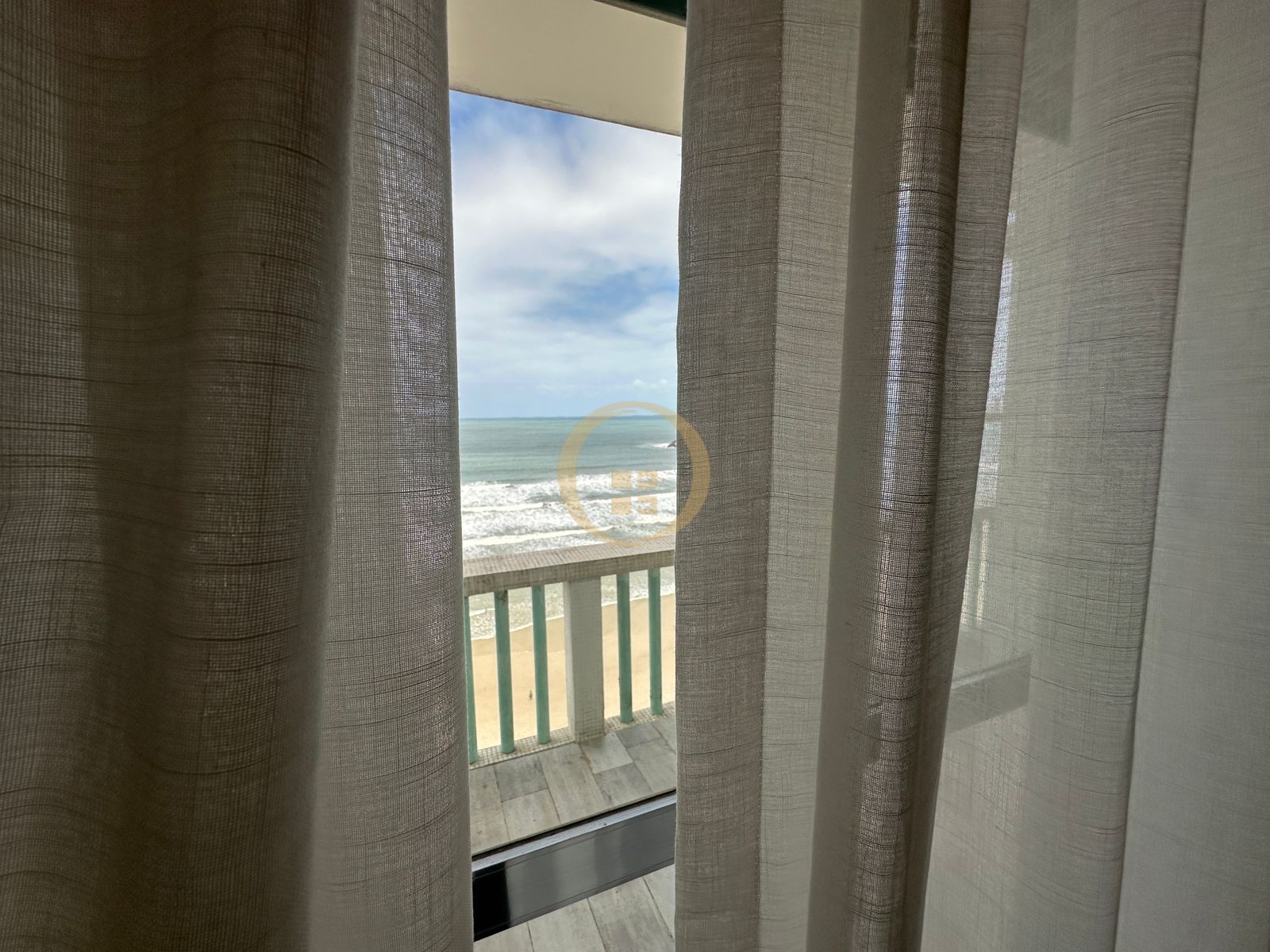 Apartamento Frente ao Mar nas Pitangueiras, Guarujá - SP
