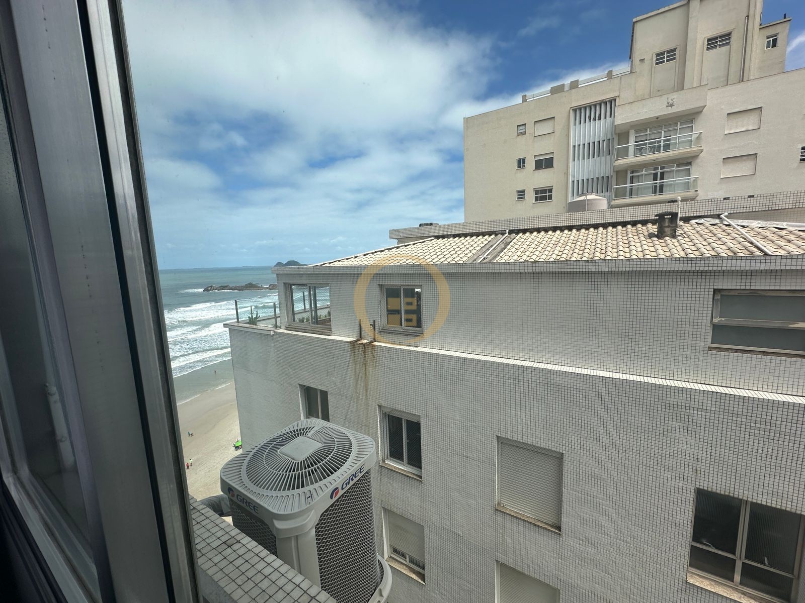 Apartamento na Praia das Pitangueiras, Guarujá - SP