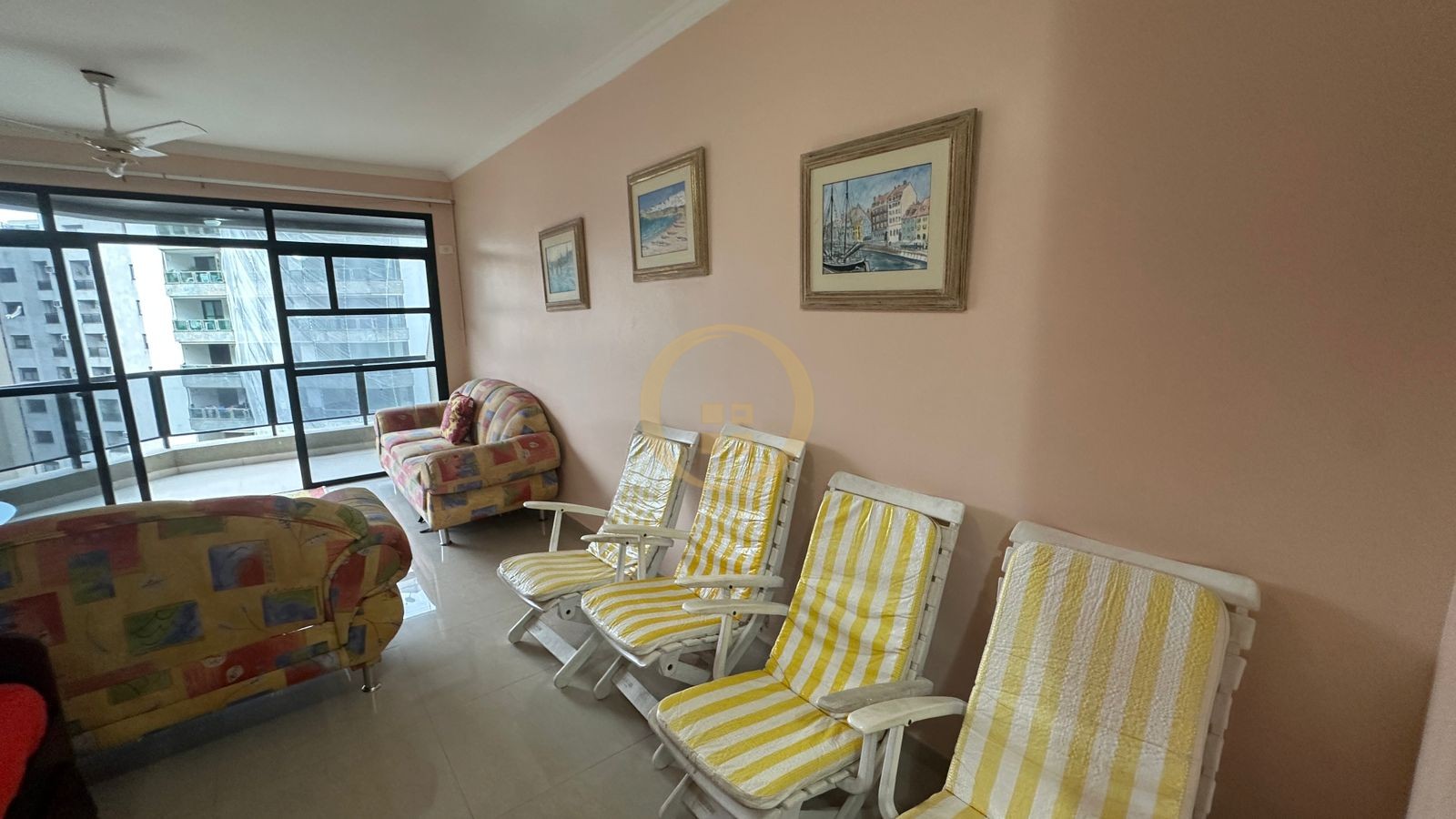Apartamento na Praia das Pitangueiras, Guarujá - SP