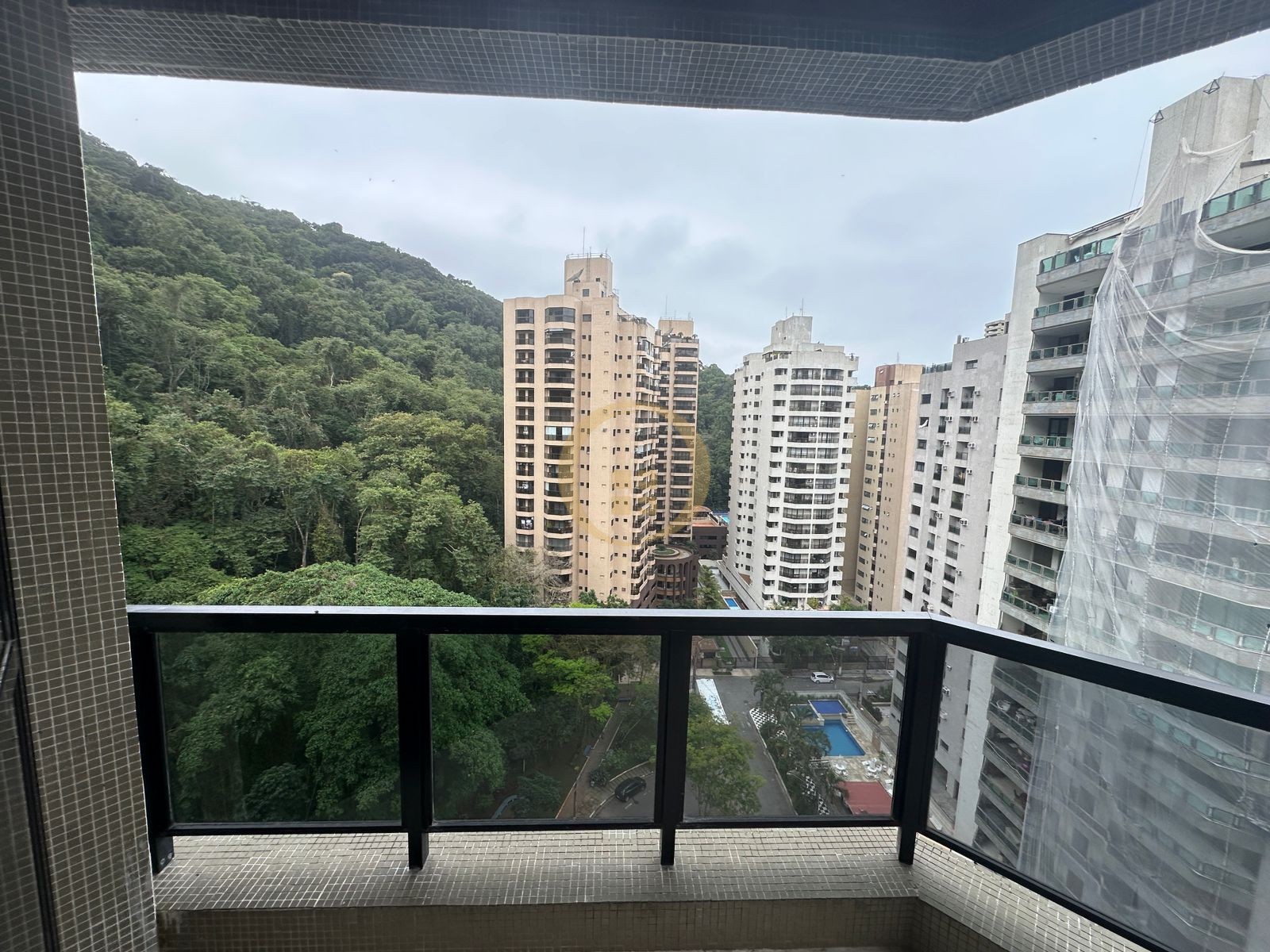 Apartamento na Praia das Pitangueiras, Guarujá - SP