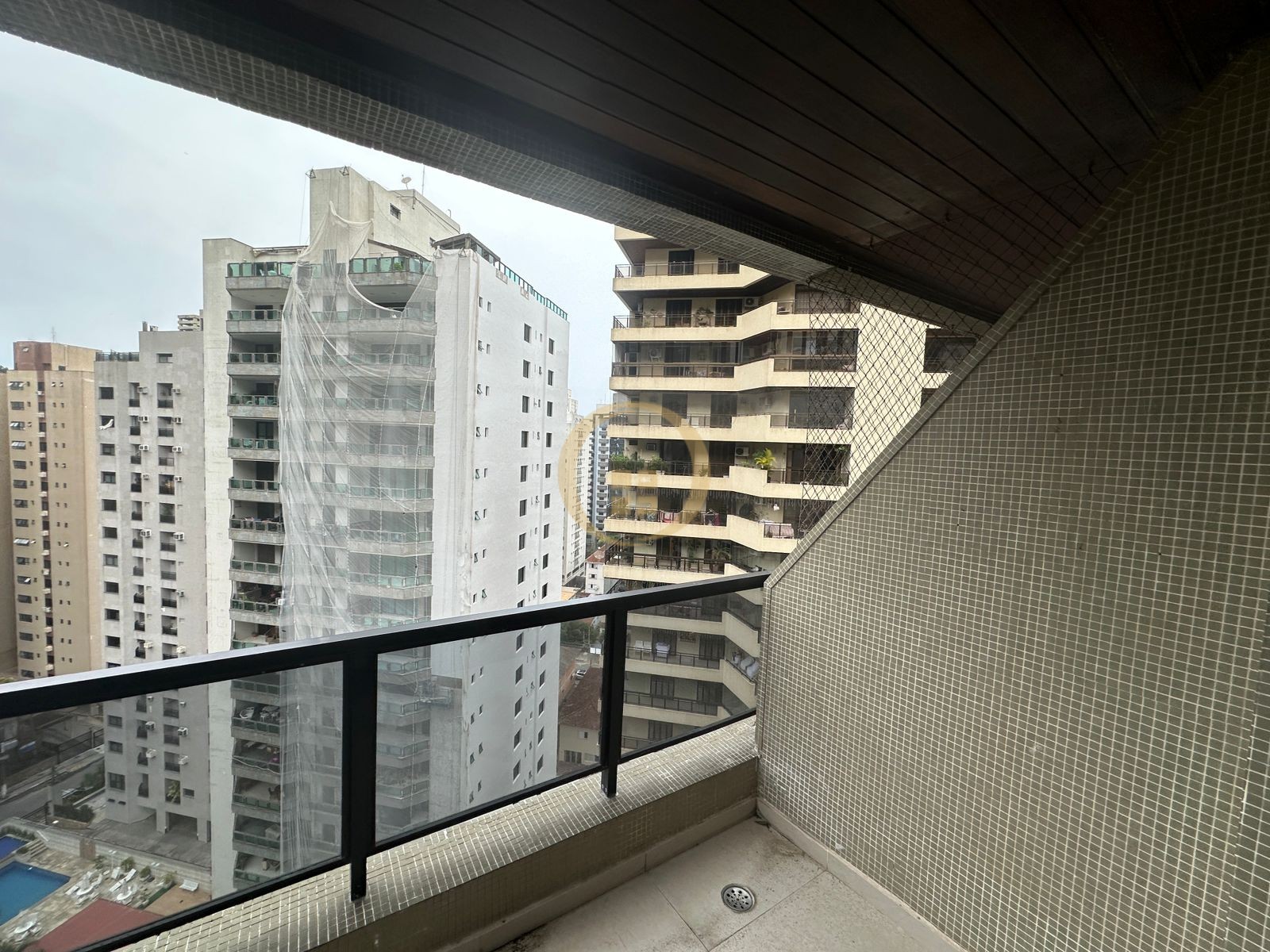 Apartamento na Praia das Pitangueiras, Guarujá - SP