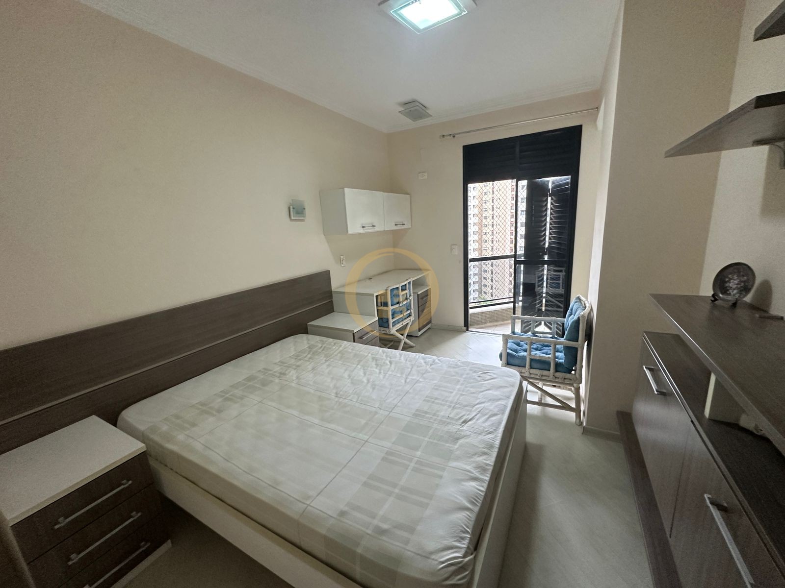 Apartamento na Praia das Pitangueiras, Guarujá - SP