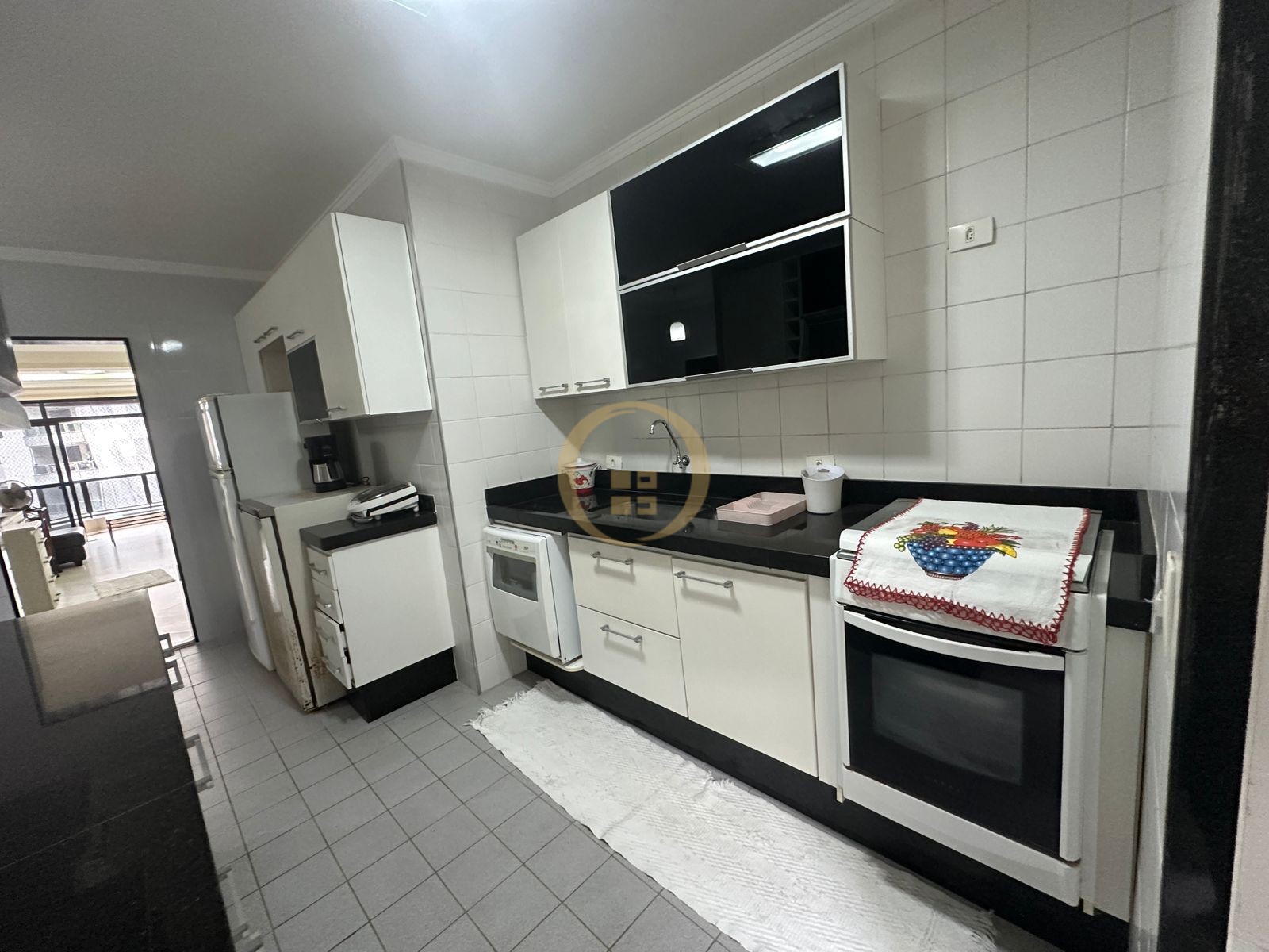 Apartamento na Praia das Pitangueiras, Guarujá - SP