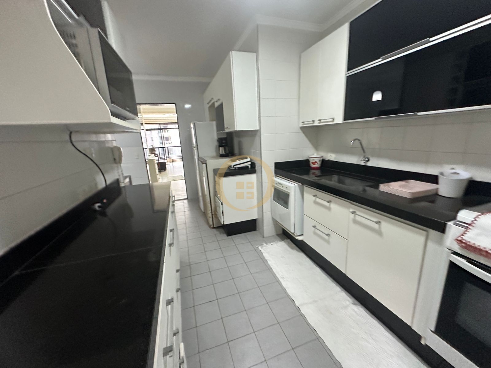 Apartamento na Praia das Pitangueiras, Guarujá - SP