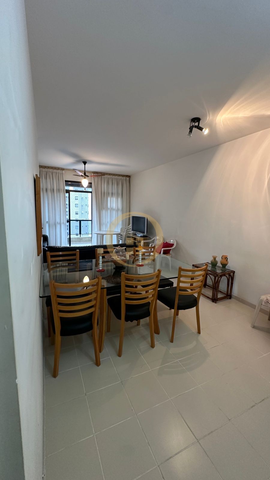Apartamento na Praia das Pitangueiras, Guarujá - SP