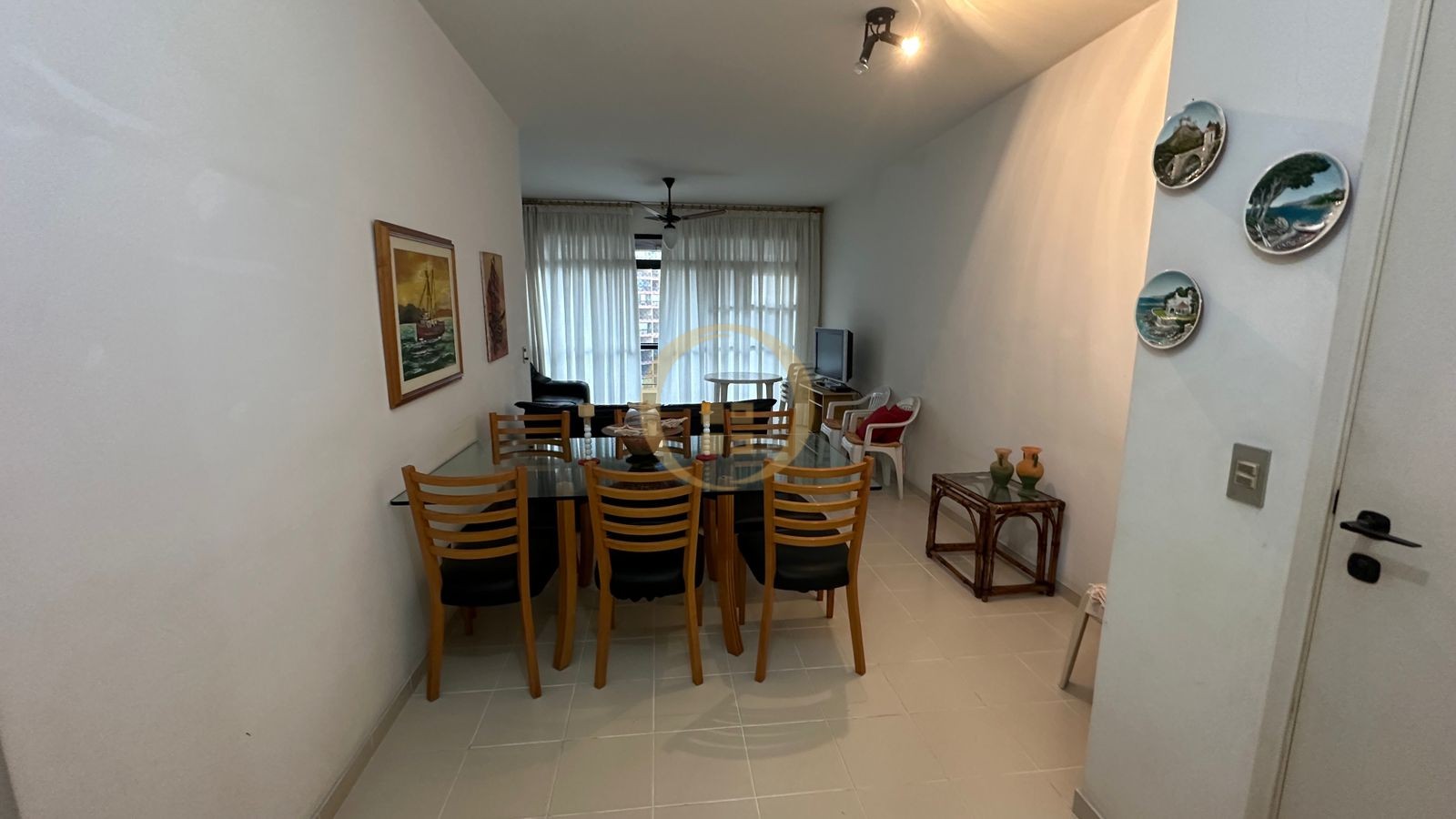 Apartamento na Praia das Pitangueiras, Guarujá - SP