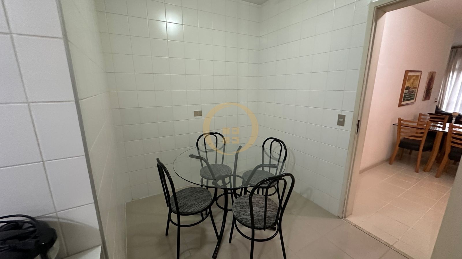 Apartamento na Praia das Pitangueiras, Guarujá - SP