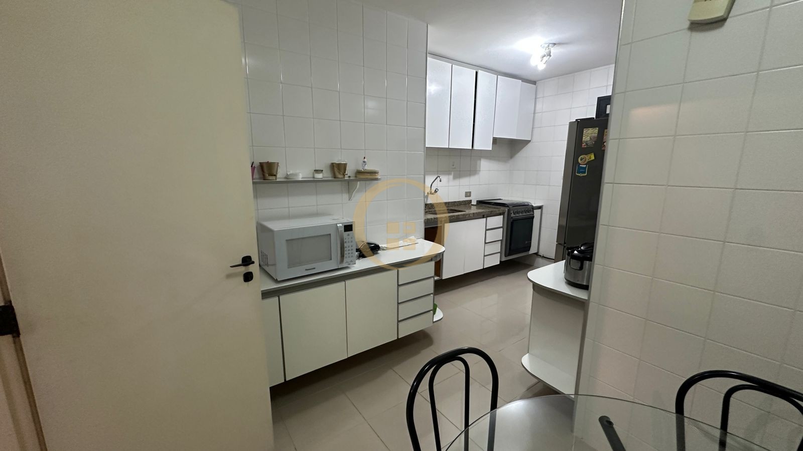 Apartamento na Praia das Pitangueiras, Guarujá - SP