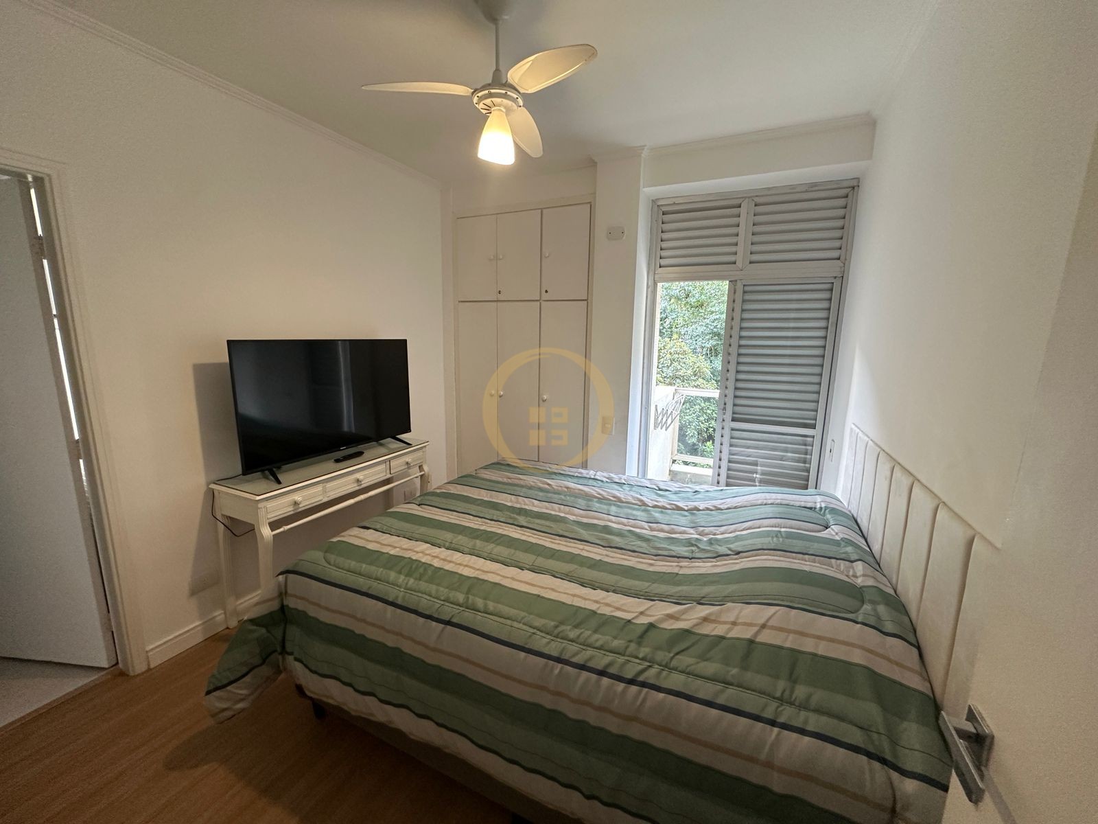 Apartamento na Praia das Pitangueiras, Guarujá - SP
