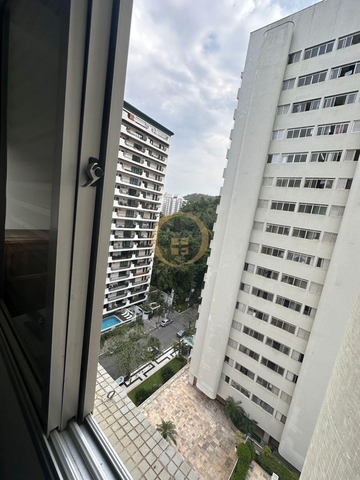 Apartamento na Praia das Pitangueiras, Guarujá - SP