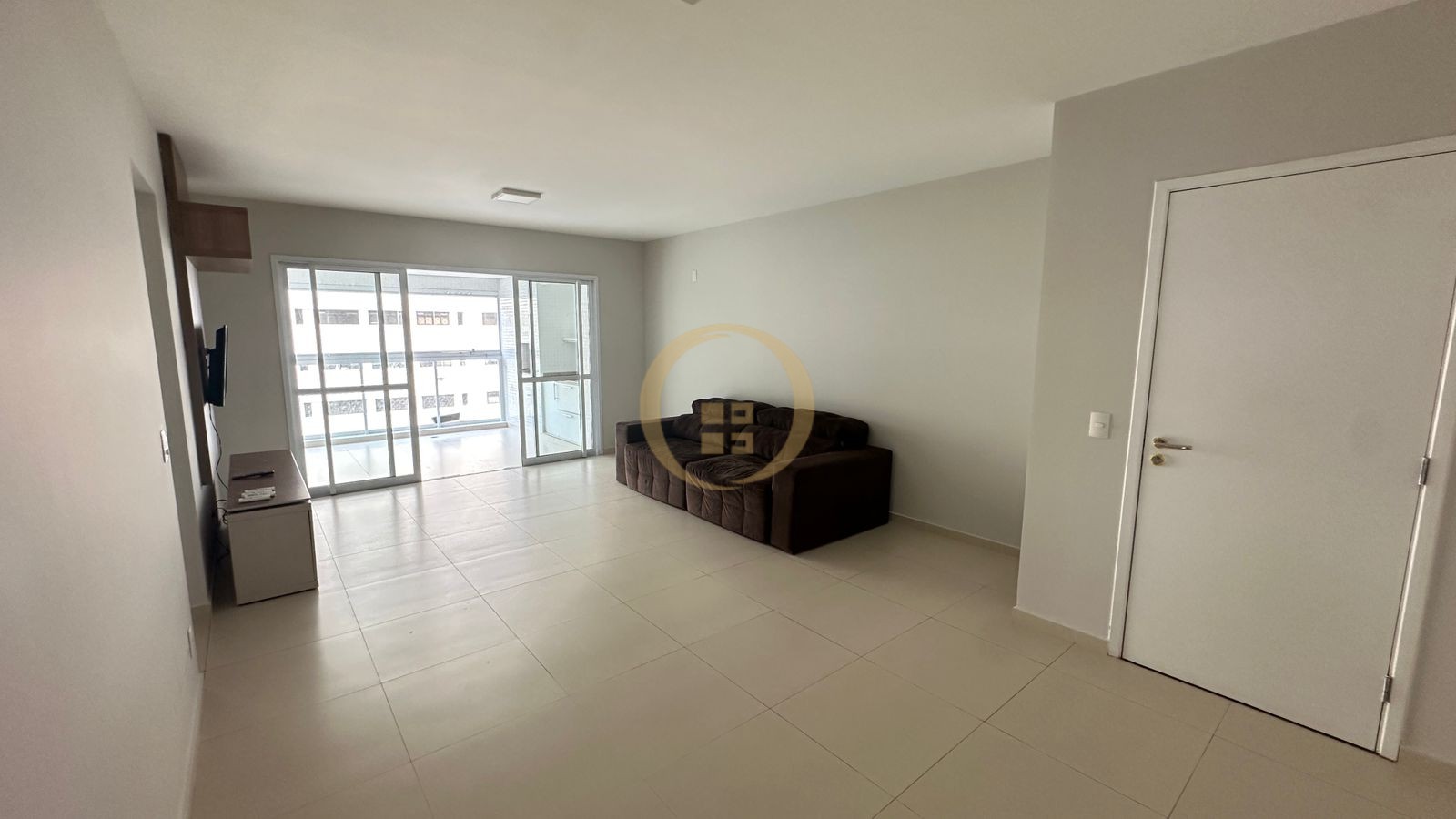 Apartamento na Praia das Pitangueiras, Guarujá - SP