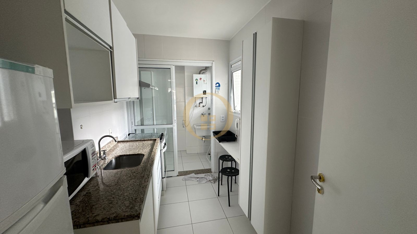 Apartamento na Praia das Pitangueiras, Guarujá - SP