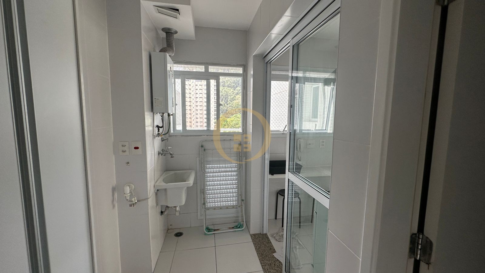 Apartamento na Praia das Pitangueiras, Guarujá - SP