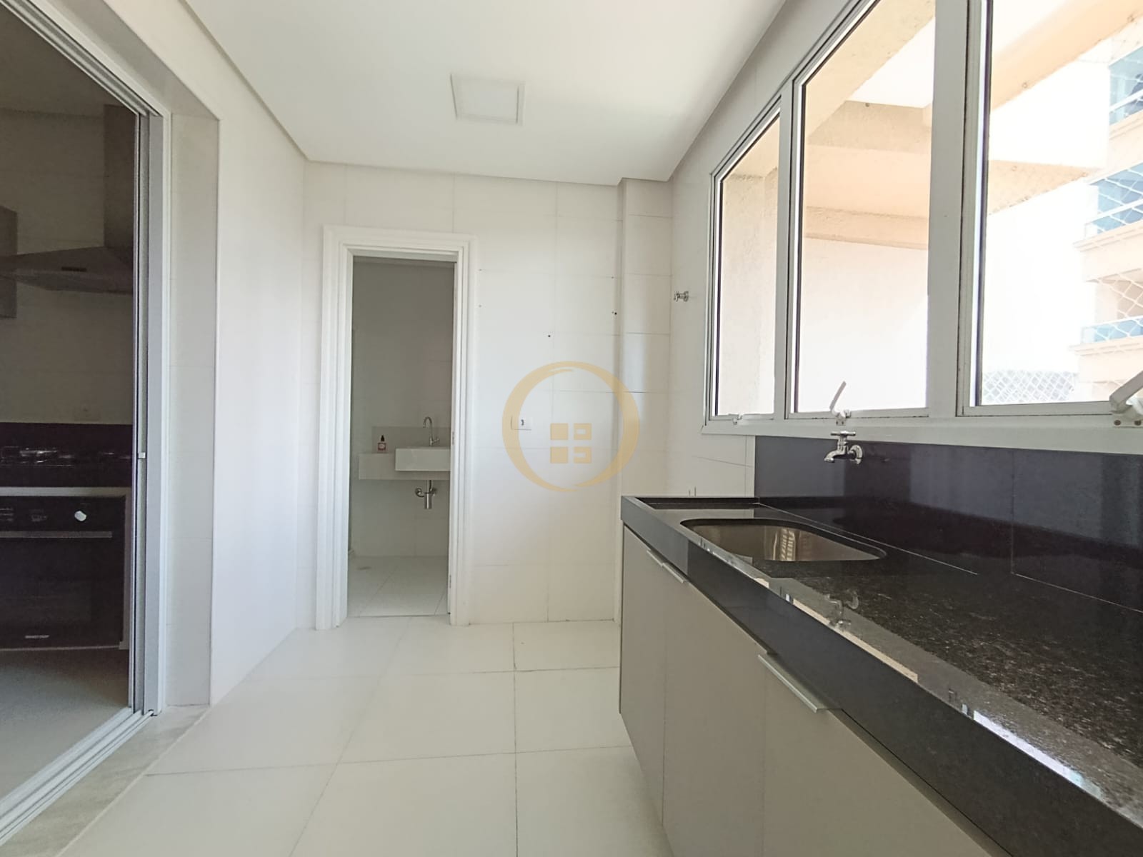Apartamento na Praia da Enseada, Guarujá - SP