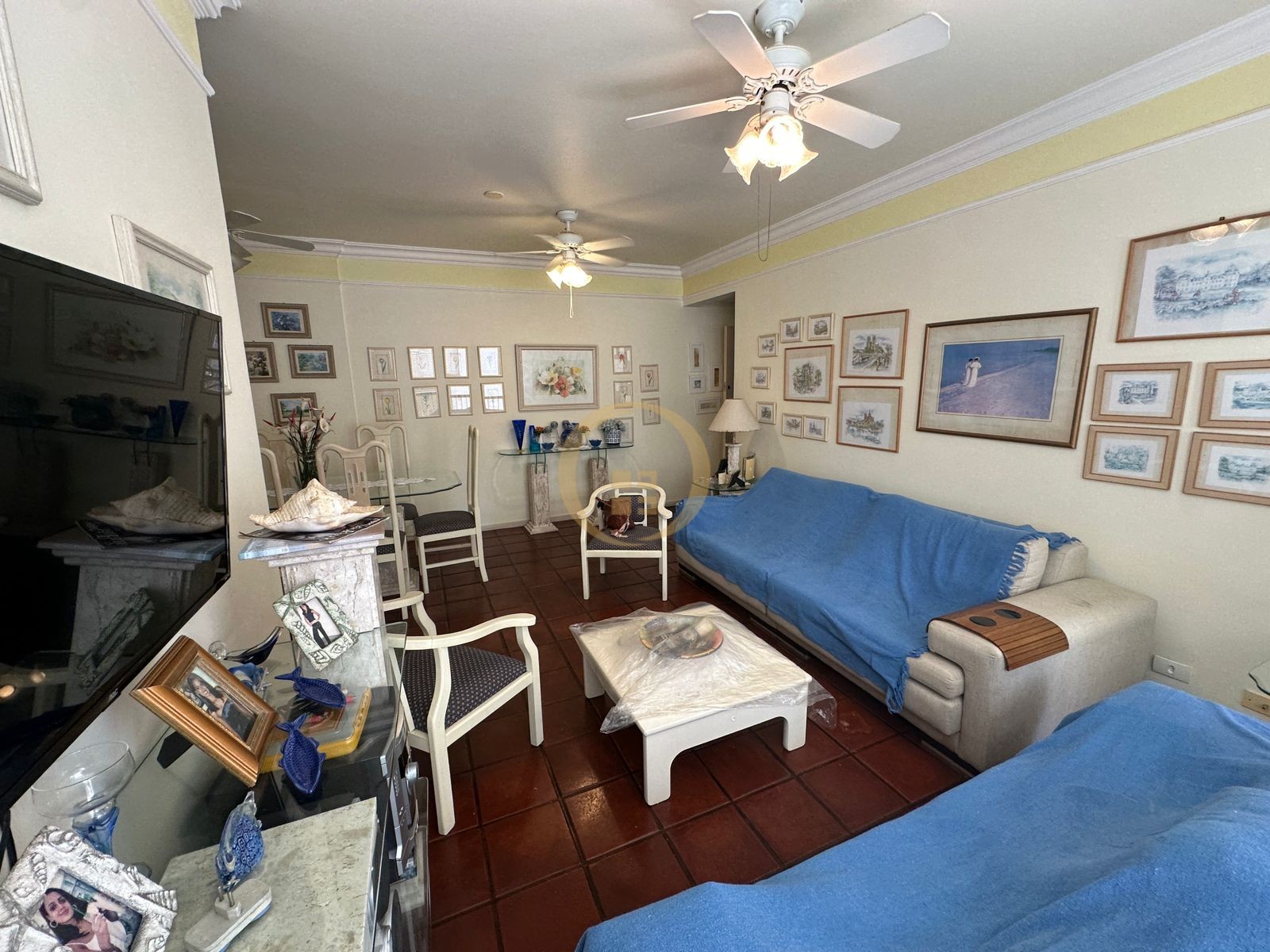Apartamento na Praia das Pitangueiras, Guarujá - SP