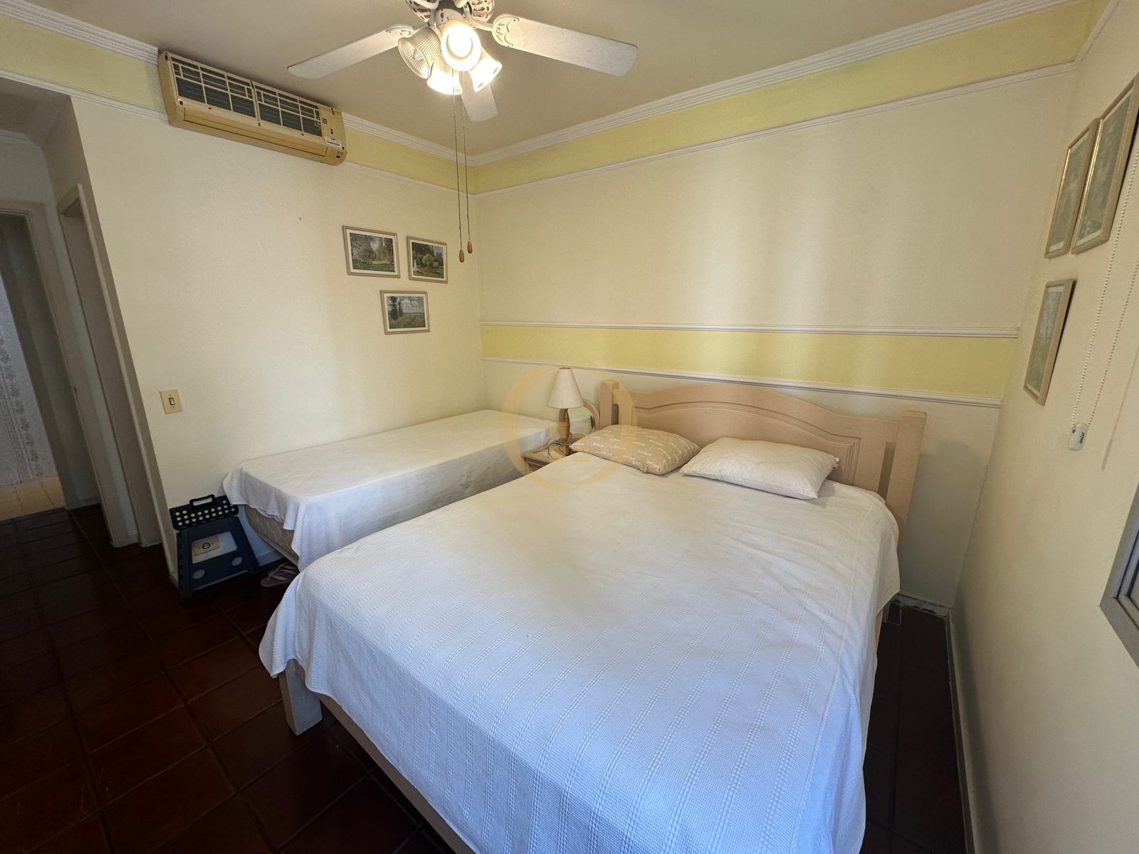 Apartamento na Praia das Pitangueiras, Guarujá - SP