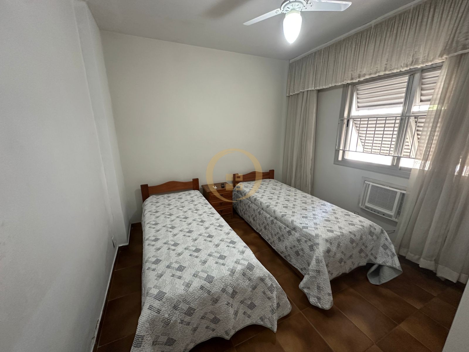 Apartamento na Praia das Pitangueiras, Guarujá - SP