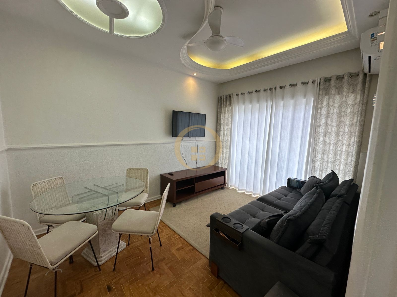 Apartamento na Praia das Pitangueiras, Guarujá - SP