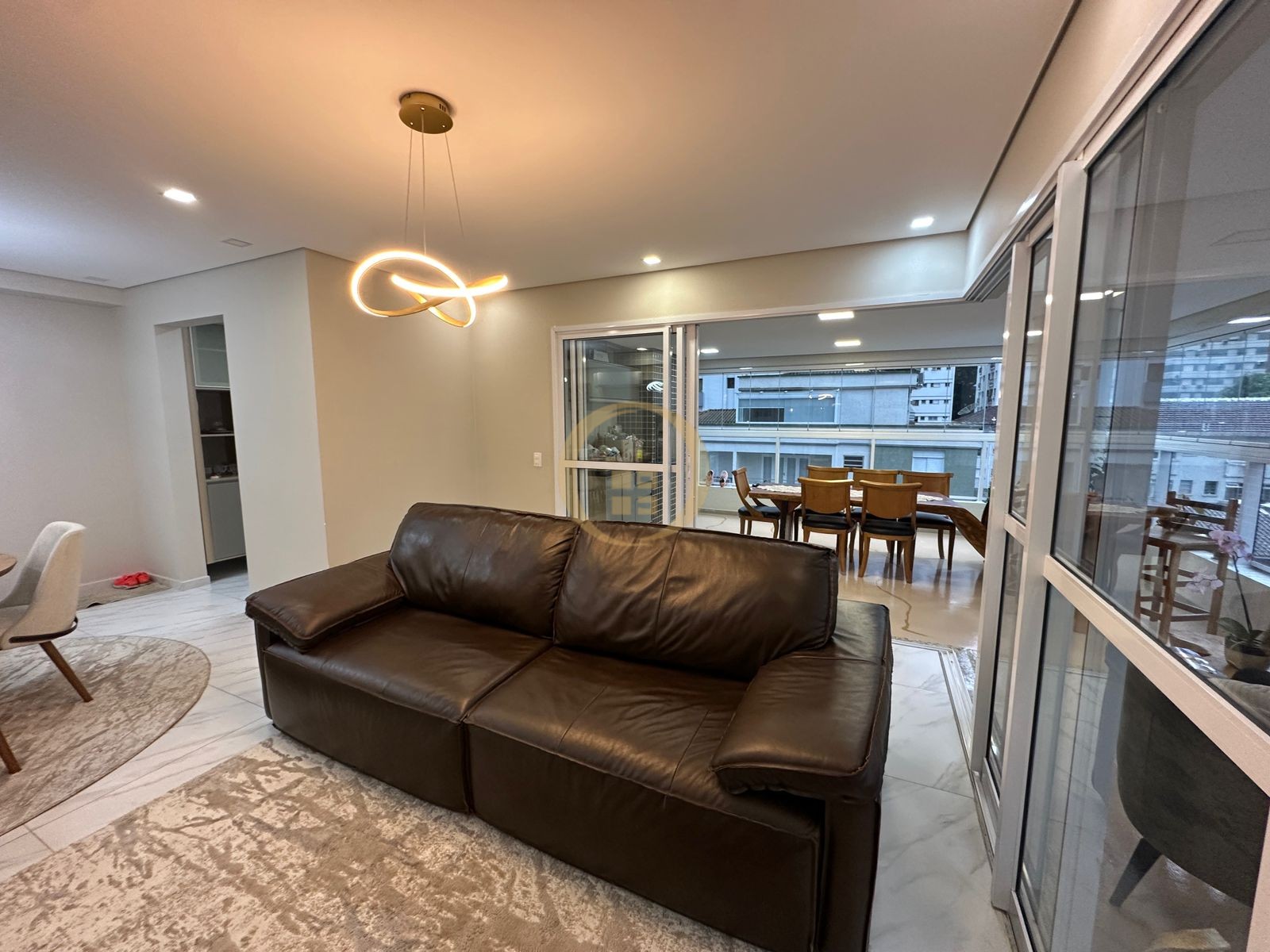 Apartamento na Praia das Pitangueiras, Guarujá - SP