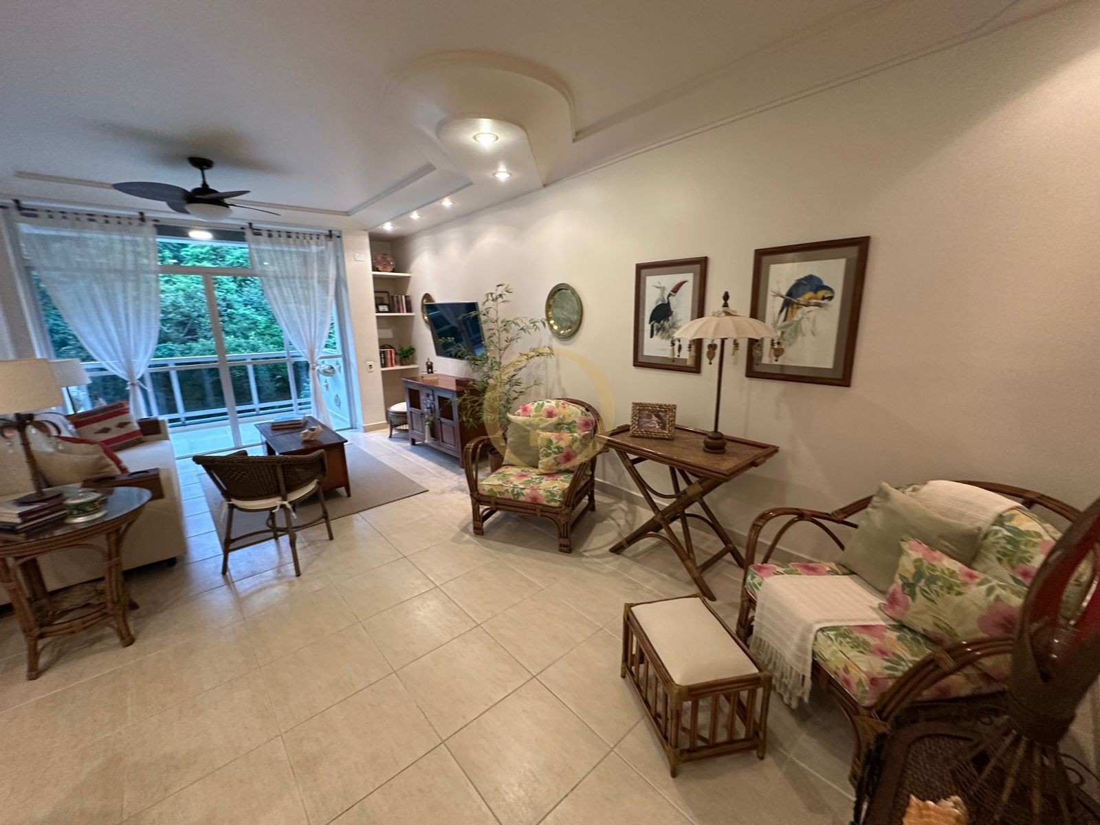 Apartamento na Praia das Pitangueiras, Guarujá - SP