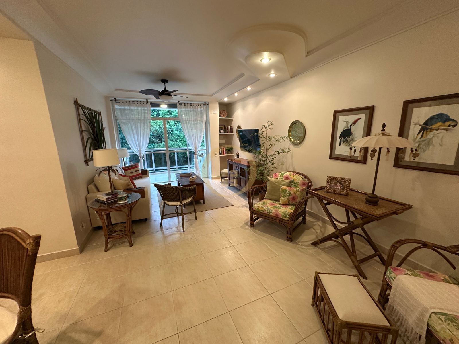 Apartamento na Praia das Pitangueiras, Guarujá - SP