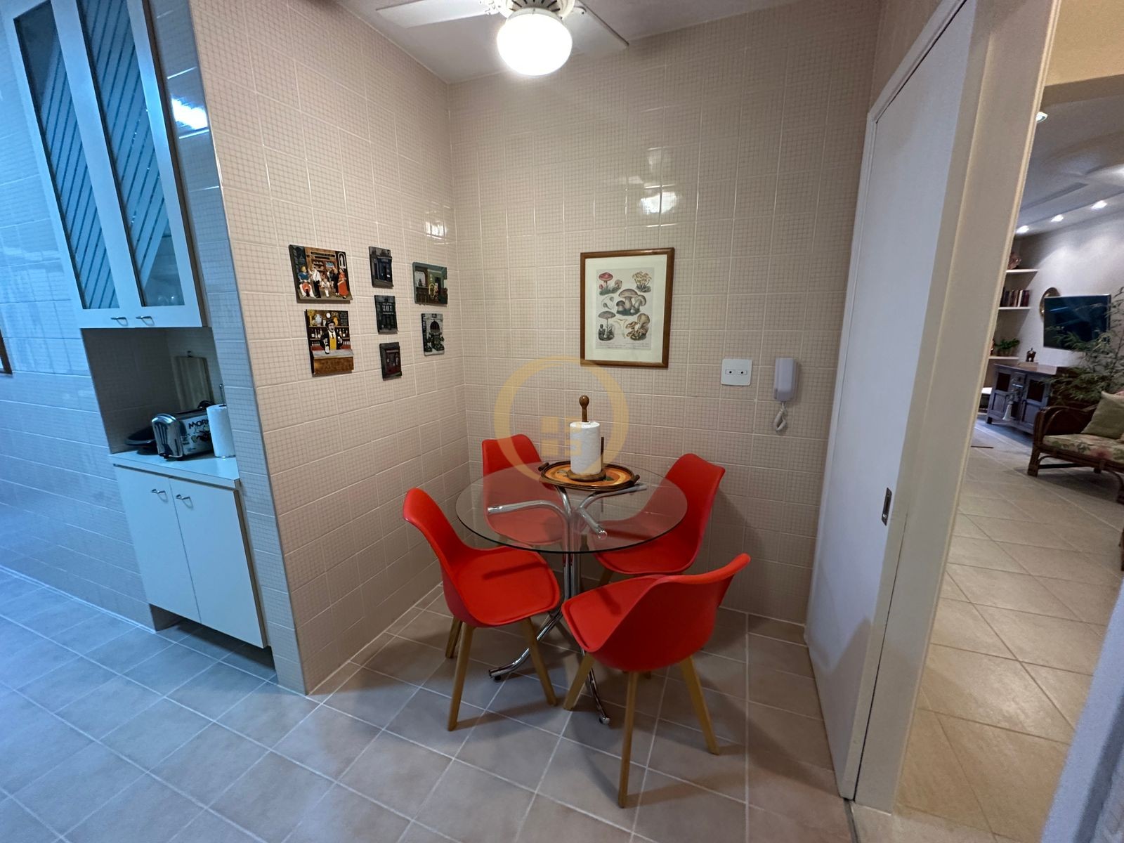 Apartamento na Praia das Pitangueiras, Guarujá - SP