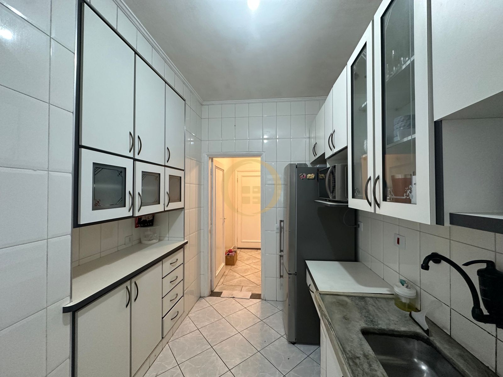 Apartamento na Praia das Pitangueiras, Guarujá - SP