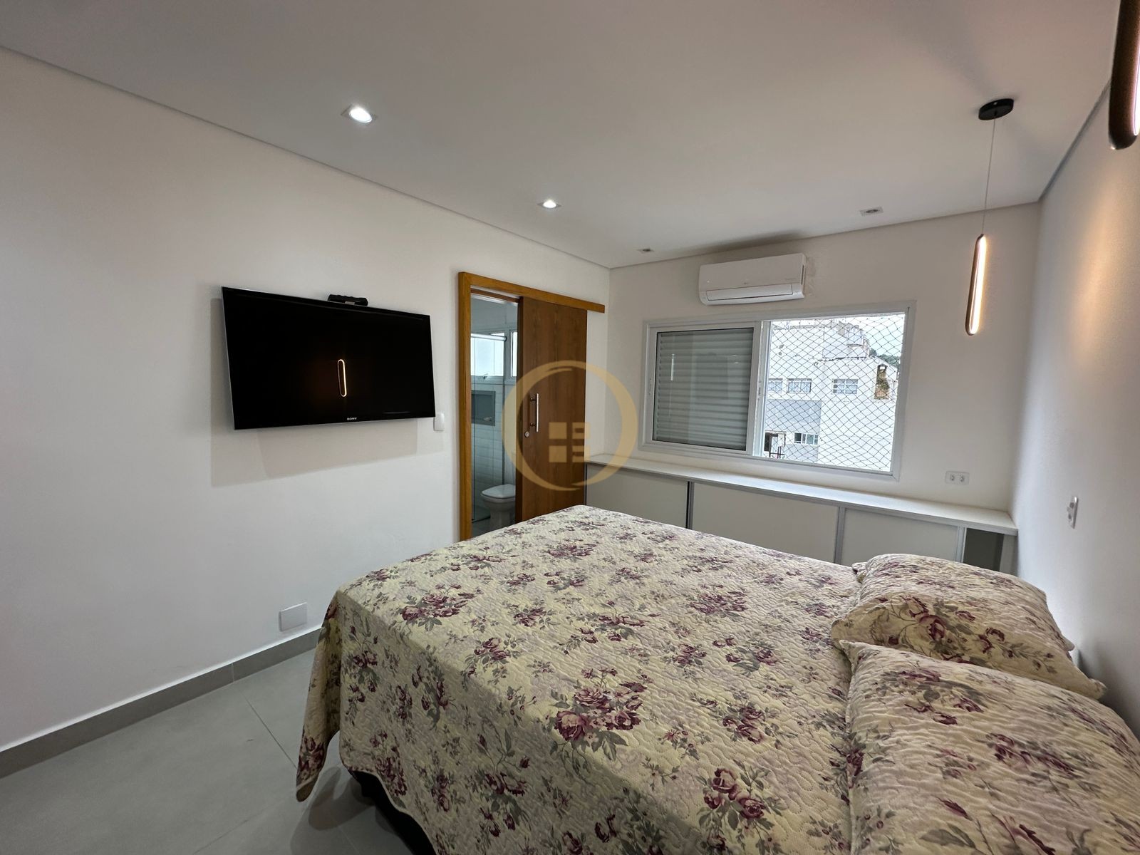 Apartamento na Praia das Pitangueiras, Guarujá - SP