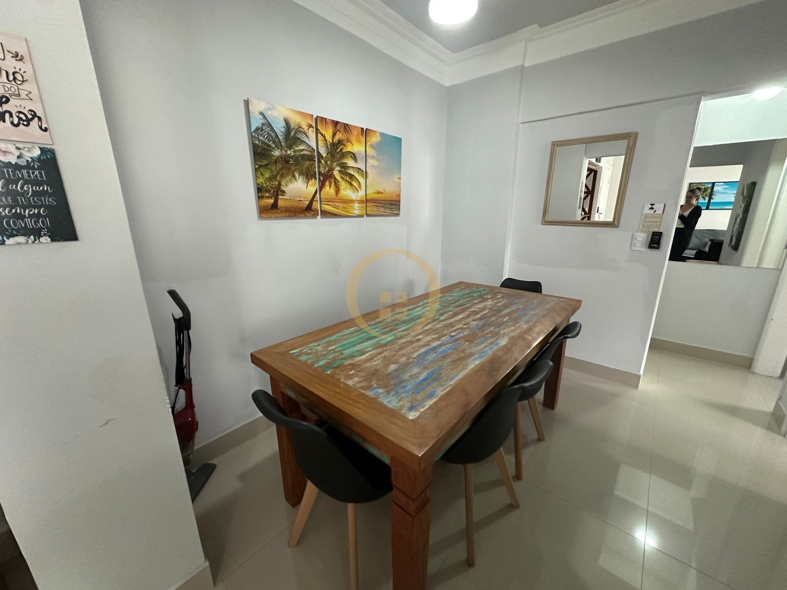 Apartamento na Praia das Pitangueiras, Guarujá - SP